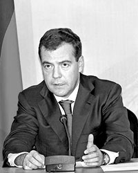 Первый же программный тезис Медведева был именно об этом – о преодолении «правового нигилизма» (фото: ИТАР-ТАСС)