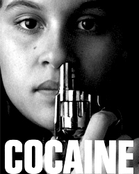 Бледное лицо молодой девушки с остекленевшими глазами, в руке у нее пистолет, дуло – в ноздре, курок – на миллиметр от выстрела (фото: aef.com)