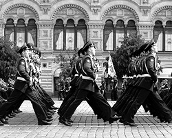 Можно потопить вопрос о фашизме в громе победных оркестров (фото: ИТАР-ТАСС)