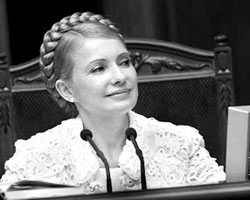 У Тимошенко еще немало тузов и возможность отговорить заклятых друзей от разрушения коалиции имеется (фото: Reuters))