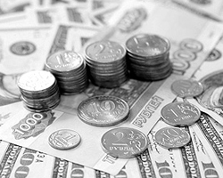Доллар, евро, рубль – что будет падать быстрее? (фото: Дмитрий Коротаев/ВЗГЛЯД)